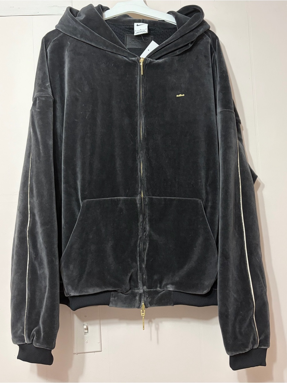 Nike Men’s Black Velvet Full-Zip Hoodie with Gold Accents unisex